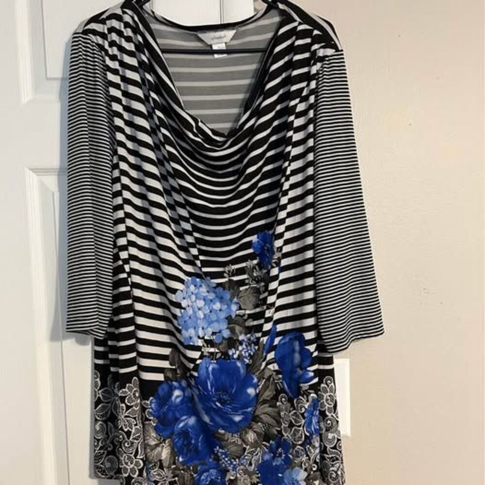DG2 Diane Gilman 4X Floral Striped Rhinestone V Neck Tunic Top Plus Size